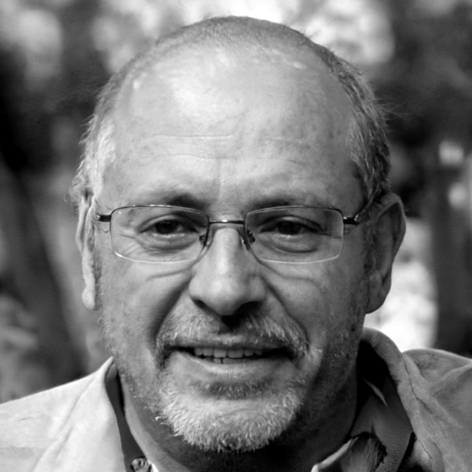Portrait de Bastien Moreau, analyste financier senior